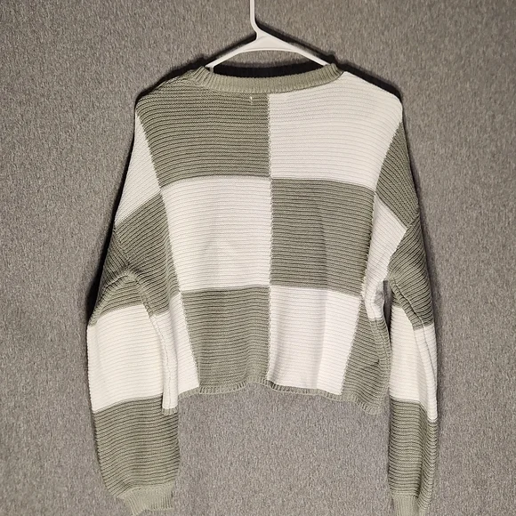 Green and White Checkered Sweater - Picture 3 of 3
